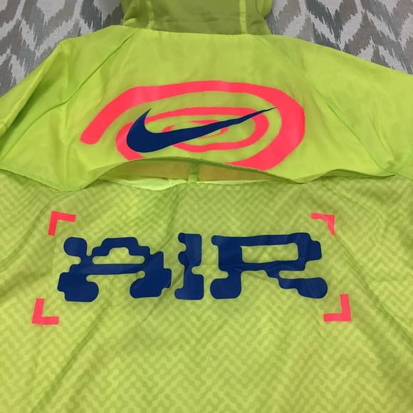 NIKE WINDRUNNER HOODED RUNNING JACKET - Picture 4 of 9